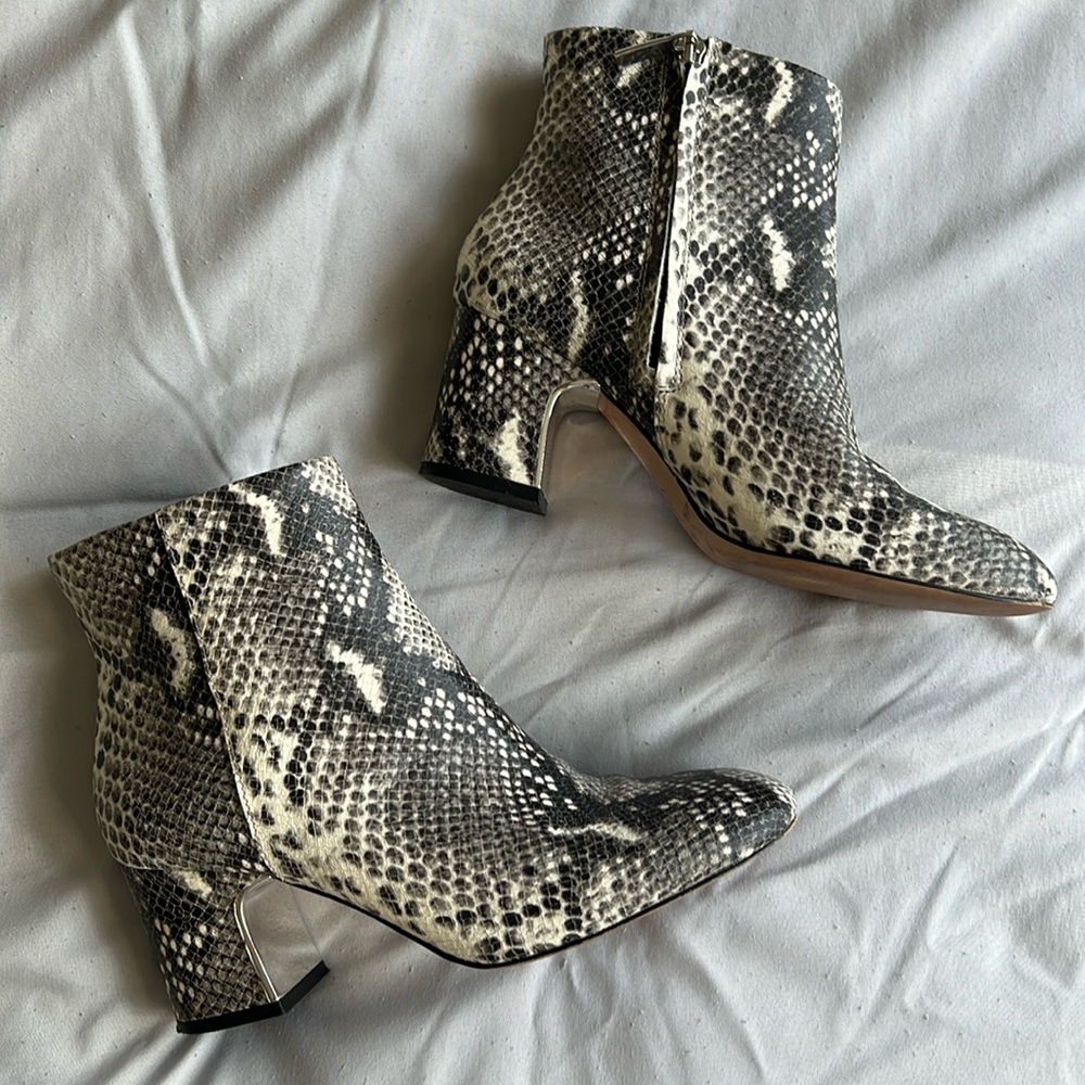 Essex Lane Gabriella Snake Embossed Leather Ankle Boots Black White Size 6.5 M